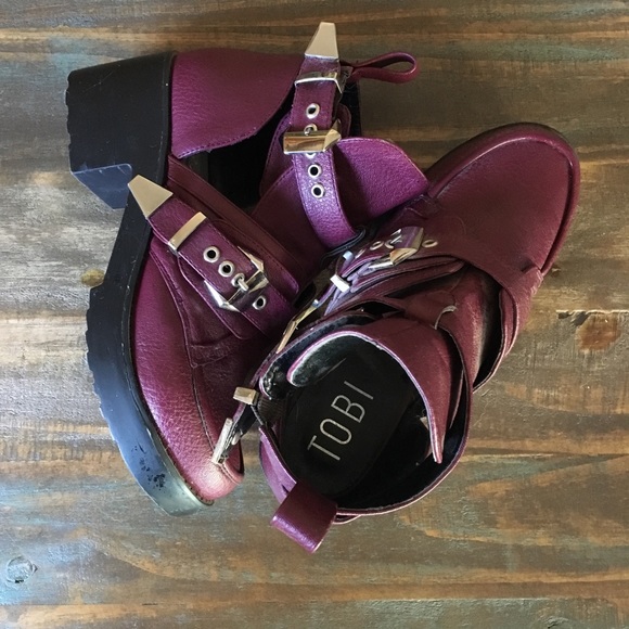 TOBI Burgundy Rebel Scholar Bootie - Picture 2 of 6
